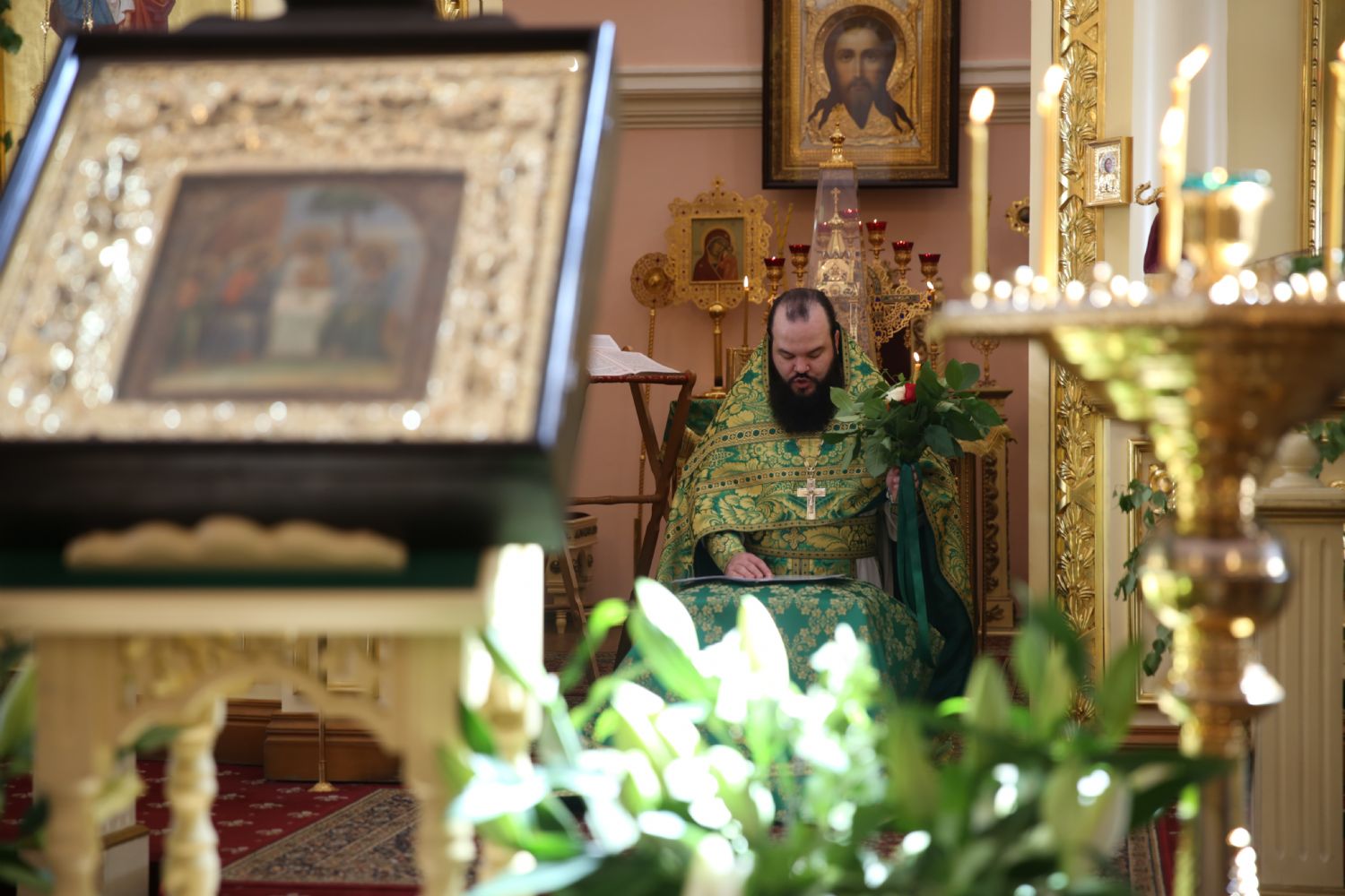Пусть благодать Святого Духа озарит наши души и дома!