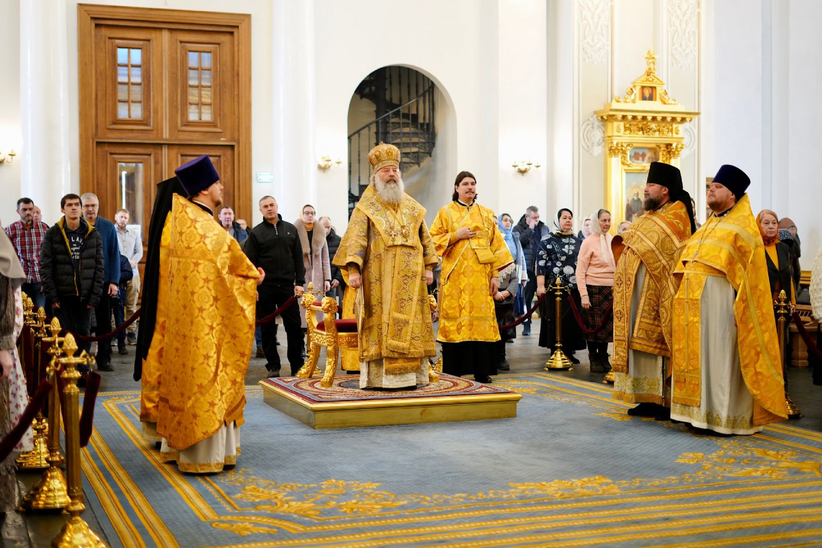 В Неделю о Страшном Суде митрополит Кирилл совершил Литургию в Казанском кафедральном соборе