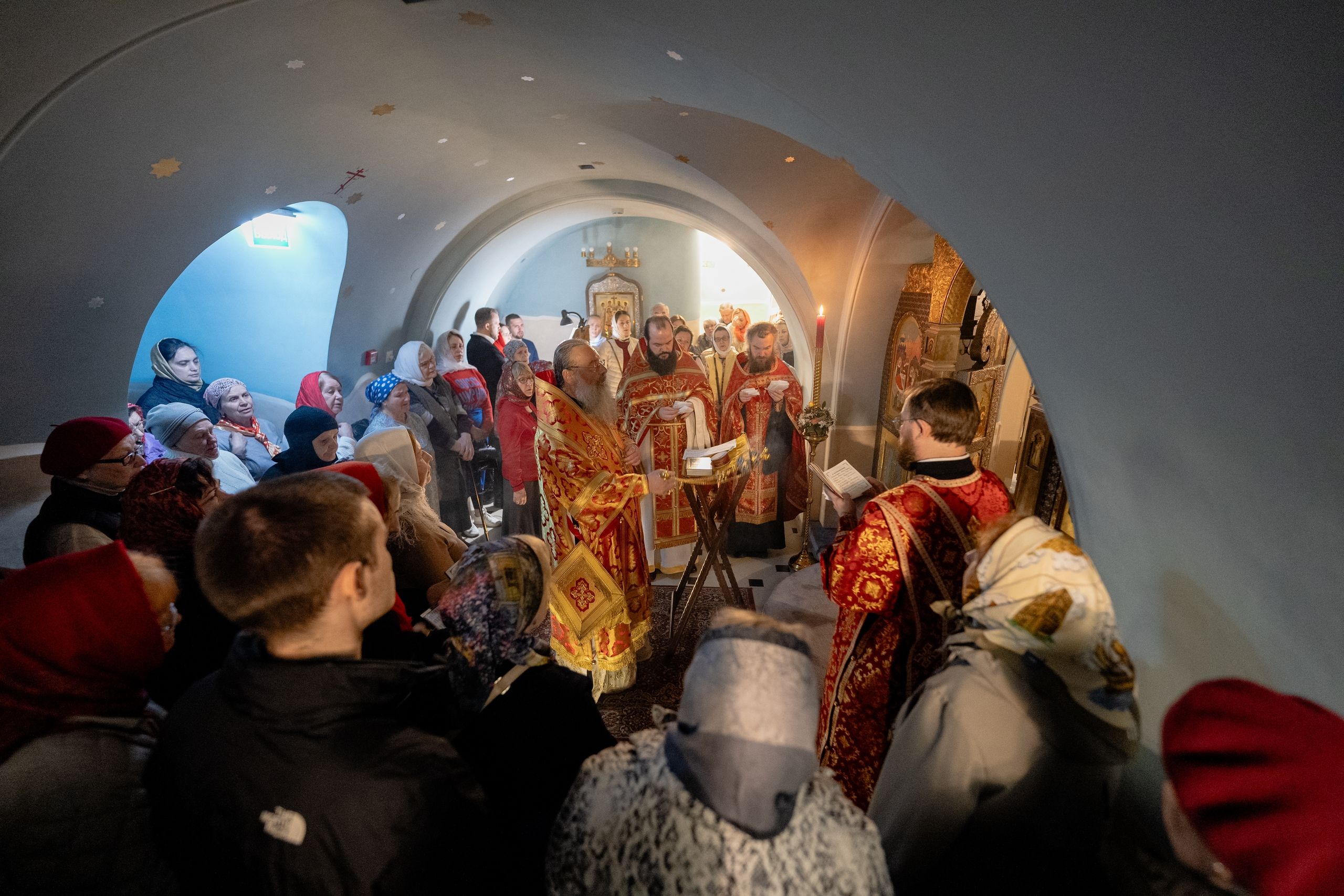 В день Радоницы митрополит Кирилл совершил Литургию в Пещерном храме Богородицкого монастыря Казани