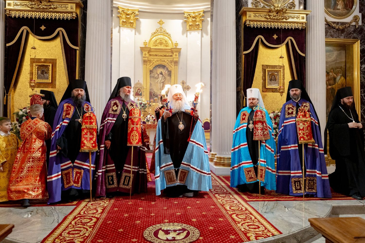 В праздник Воскресения Христова митрополит Кирилл совершил Пасхальную великую вечерню в Казанском кафедральном соборе