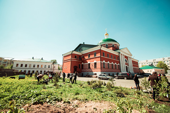 В «День посадки леса» в Казанско-Богородицком монастыре были высажены саженцы деревьев