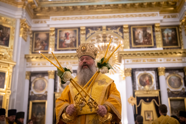 В день памяти праведного Филарета Милостивого архипастыри Татарстанской митрополии совершили Литургию в Казанском соборе