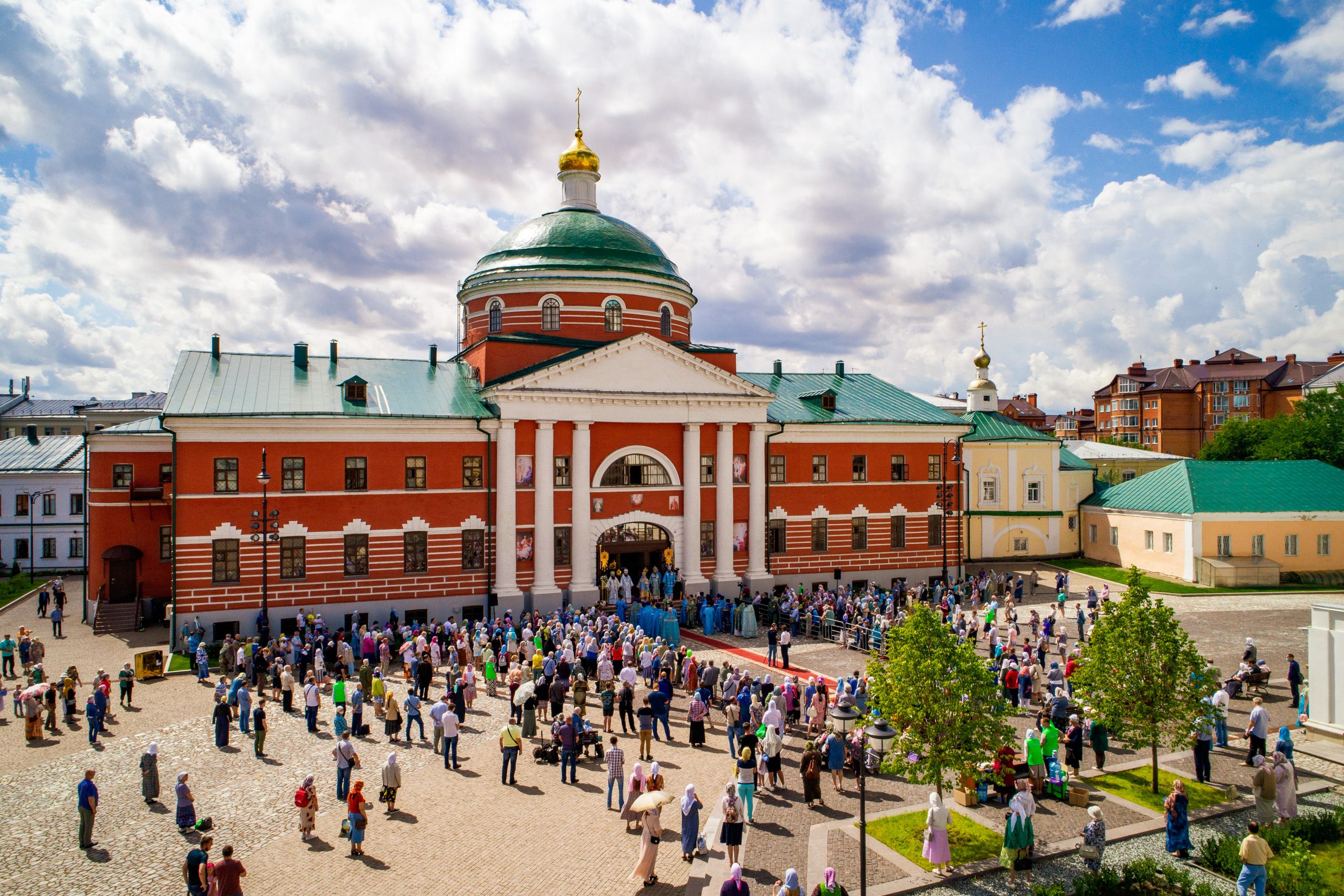 В Казанский Богородицкий монастырь требуется повар