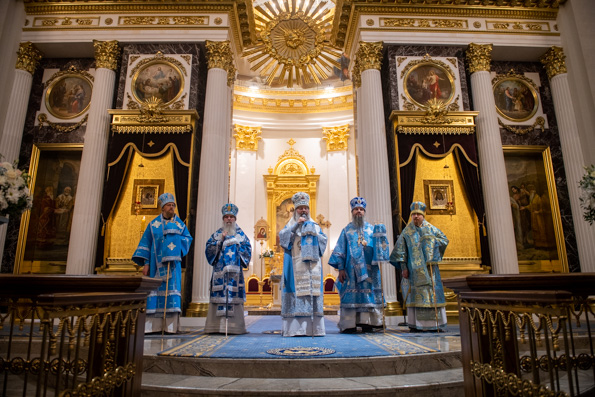 В День народного единства митрополит Кирилл возглавил престольные торжества в Казанском кафедральном соборе