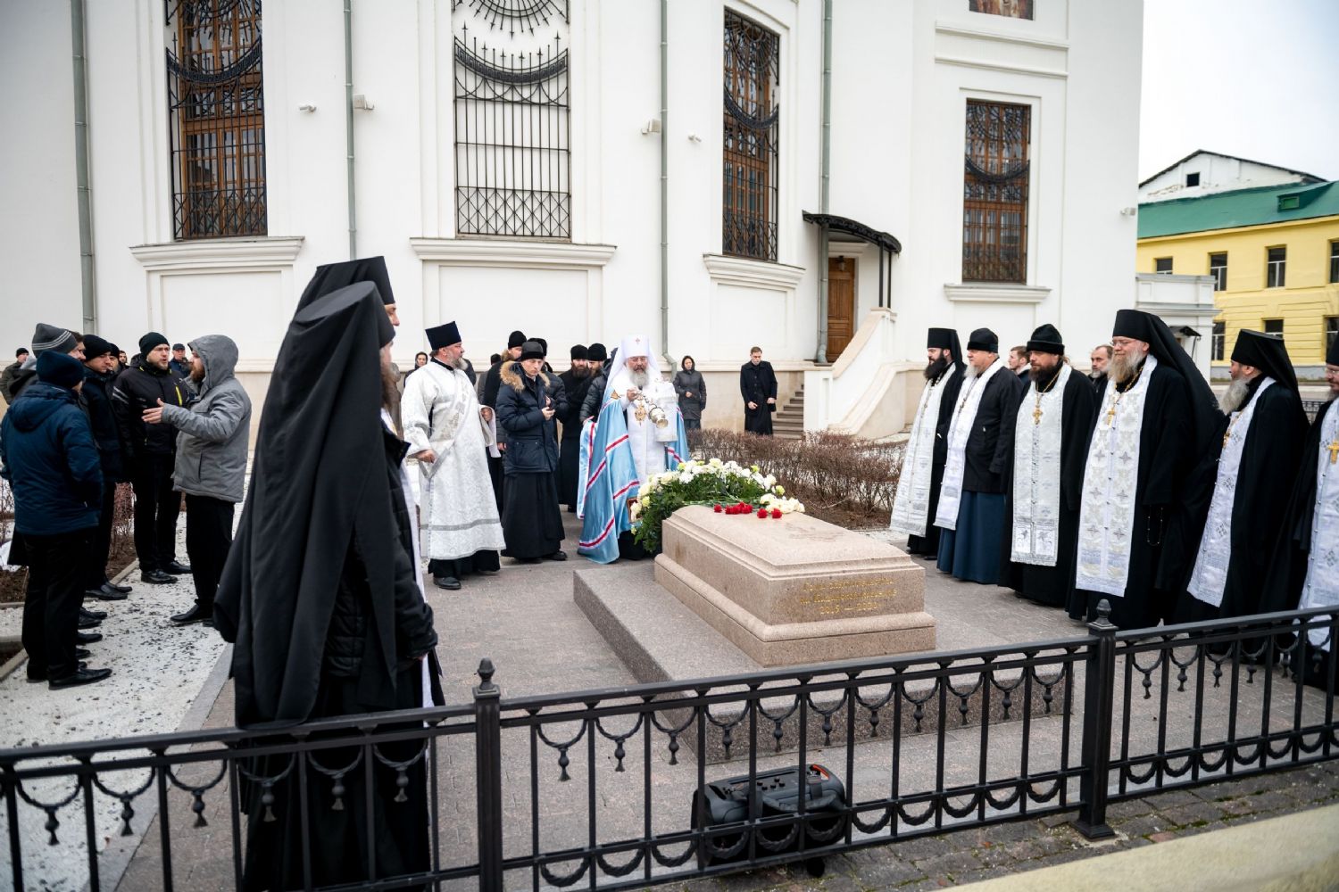 В третью годовщину преставления митрополита Феофана (Ашуркова) на могиле архипастыря совершена заупокойная лития