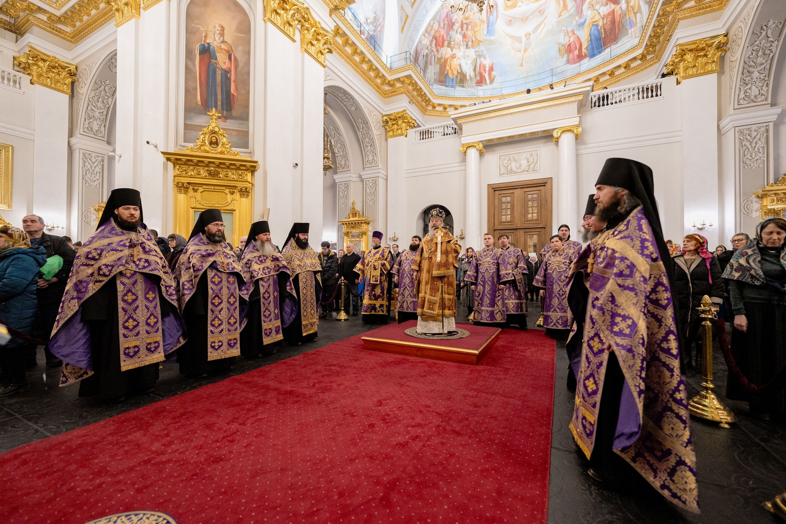В канун Недели Торжества Православия митрополит Кирилл совершил всенощное бдение в Казанском кафедральном соборе